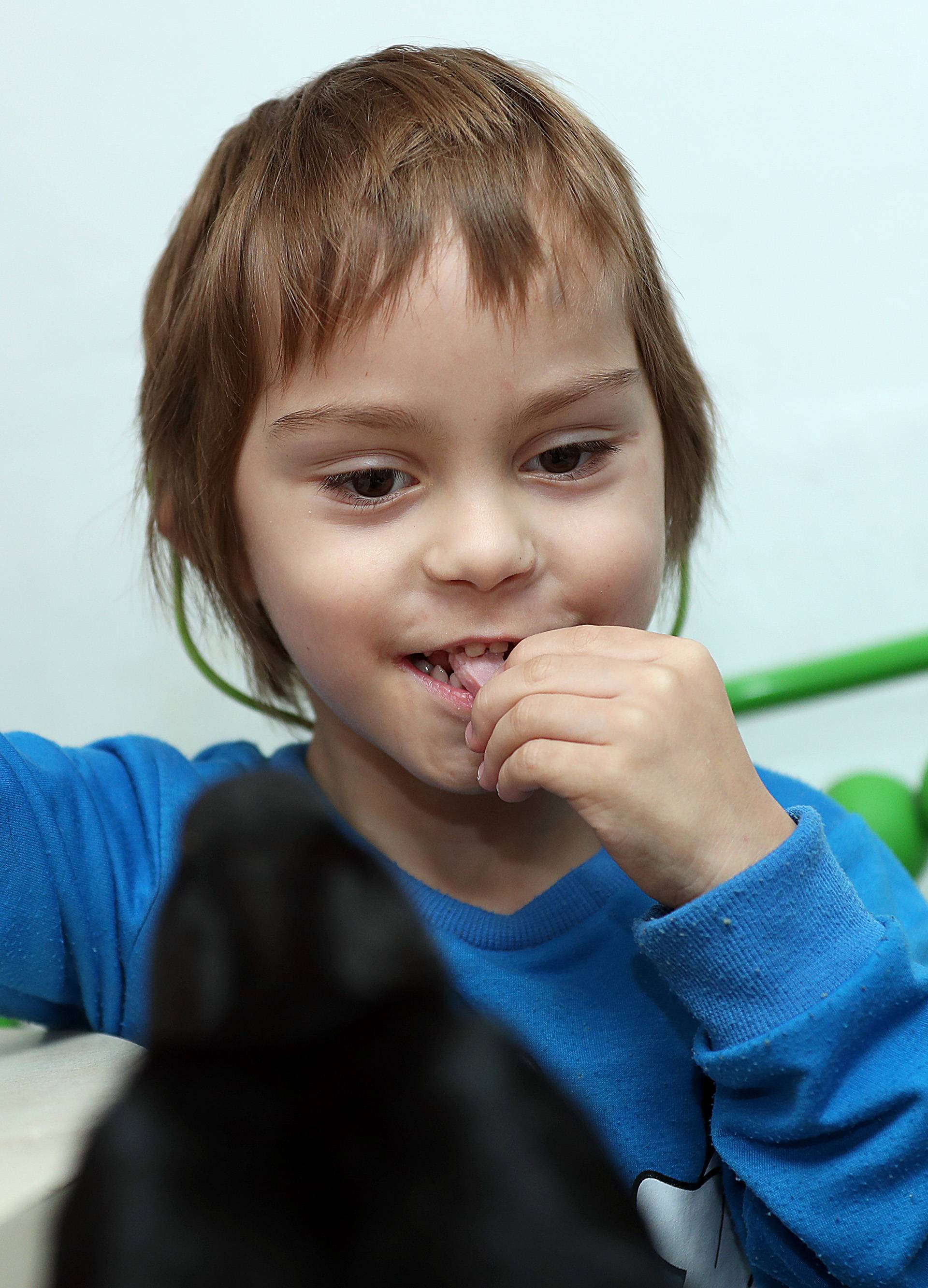 Da ima skuplji aparat, možda bi progovorio: 'Želim mu pomoći'