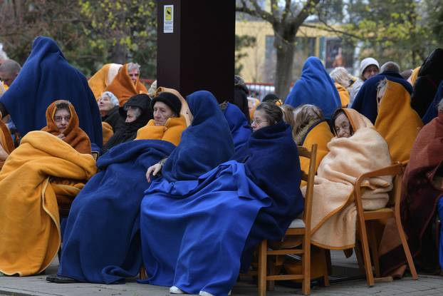 Umirovljenici iz doma Maksimir nakon potresa izašli izvan doma