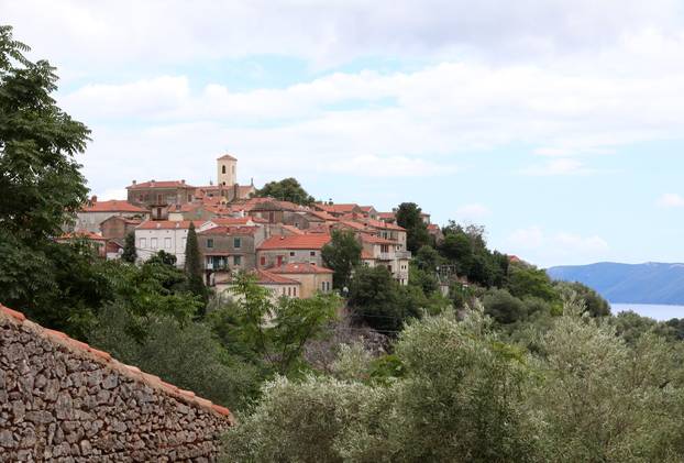 Cres: Panorama mjesta Beli