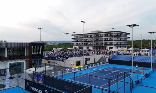 Teniska krema stigla je u Me&dstrok;ugorje, Novak &Dstrok;okovi&cacute; uveseljavao tisu&cacute;e navija&ccaron;a