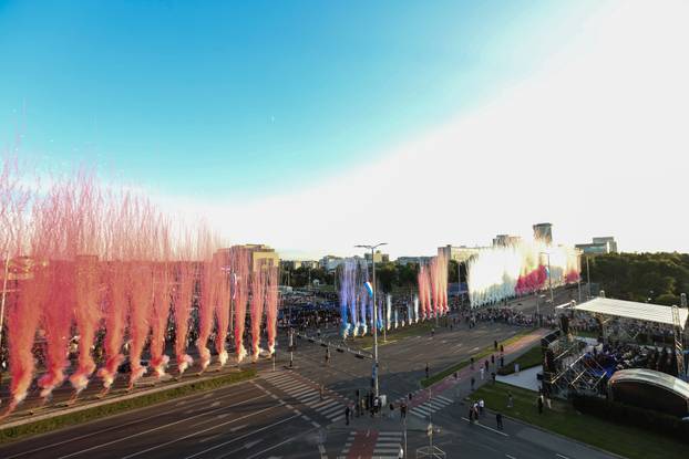 Zagreb: Vojni mimohod završio uz veličanstveni pirotehnički šou 