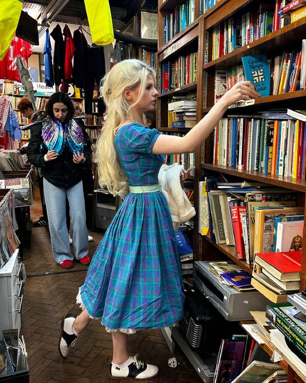 FOTO Mlada ljepotica obožava vintage stil - u retro krpicama donosi seksepil iz 1950-ih