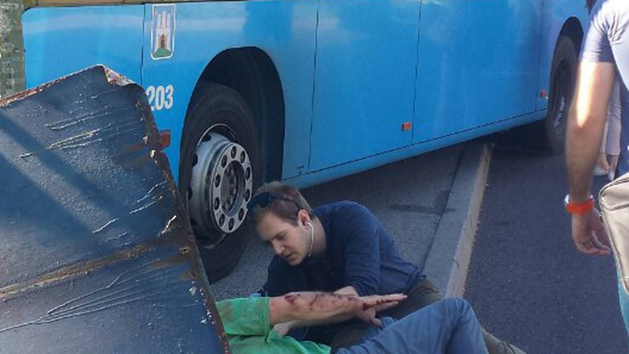 ZET-ov bus zabio se u ogradu: Četvero ljudi završilo u bolnici