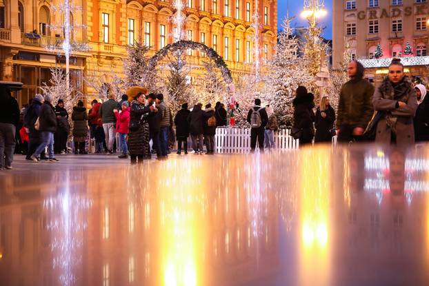 Zagreb: Zagrebački Advent na Trgu bana Jelačića