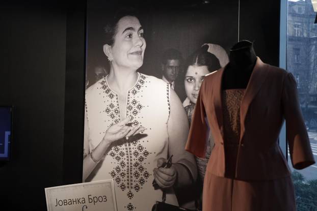 Beograd: u predvorju RTS-a postavljena izložba "Jovanka Broz - u boji" gdje je izložena njena odjeća