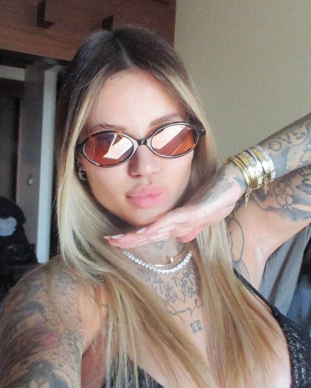 FOTO Od 'Tigrice' do odvjetnice. Ovo su paragvajske i francuske WAGS-ice: Koje su zanosnije?