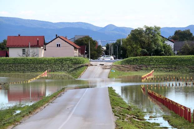 Zagreb: Povlači se voda iz oteretnog kanala Sava - Odra