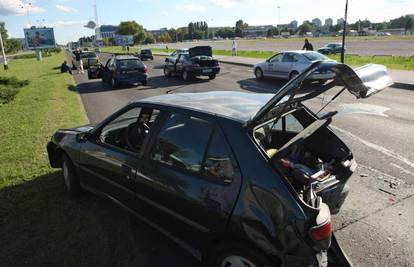 Zagreb: Sudarila su se tri auta, žena lakše ozlijeđena