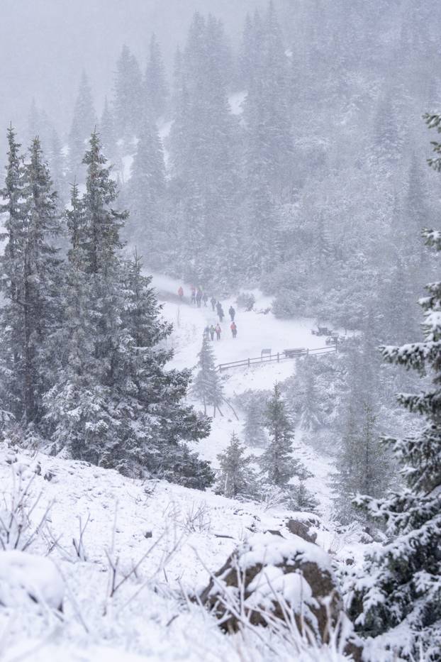 Zavižan: Snijeg pao u Nacionalnom parku Sjeverni Velebit