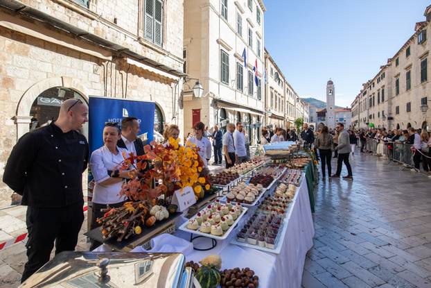Dubrovnik: Tradicionalna Dubrovačka trpeza na Stradunu 
