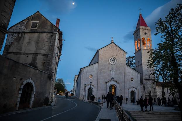 U Imotskom na Cvjetnicu uprizorena „Imotska Muka“, scenski prikaz Muke Gospodina našega Isusa Krista 