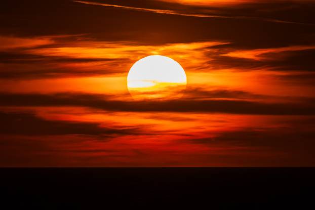 Vela Luka: Zalazak sunca promatran sa trajekta Oliver