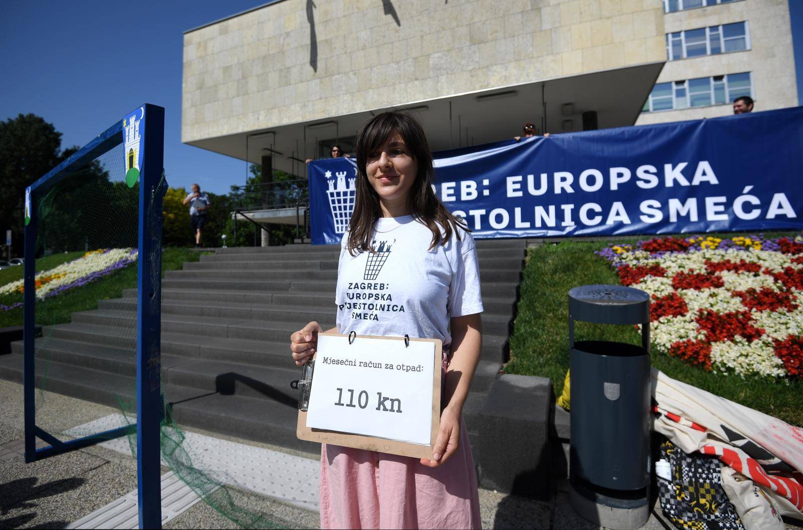 Zagreb: Zelena akcija odrÅ¾ala prosvjedni performans ispred gradskog poglavarstva