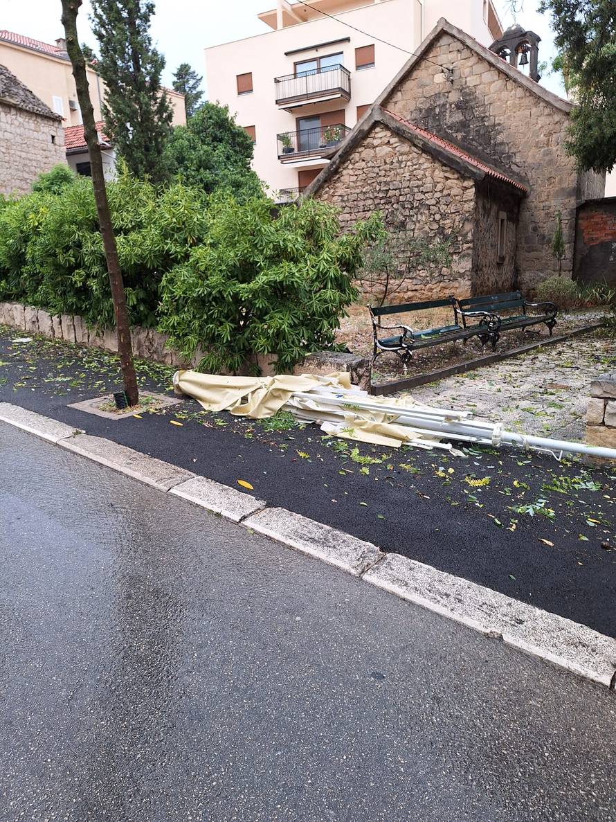 FOTO UŽASA Oluja  je poharala Split: 'Ovo je kao armagedon!'