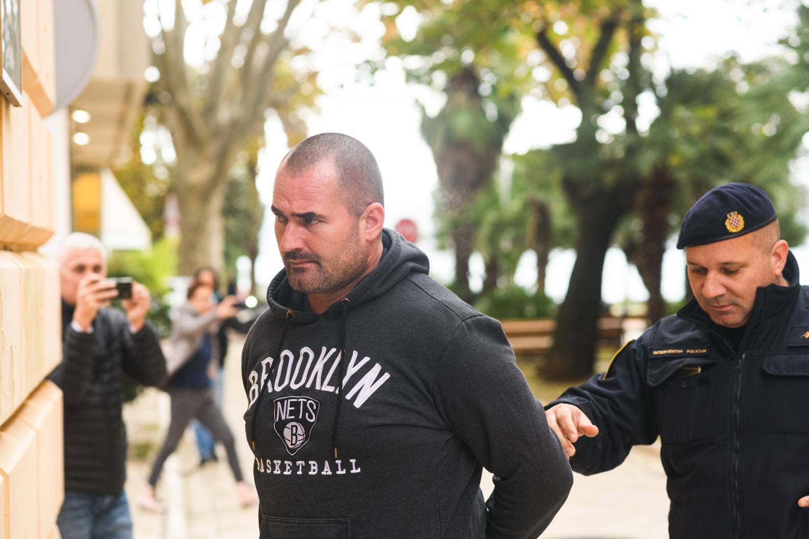 Zadar: Privođenje osumnjičenog za krijumčarenje oružja