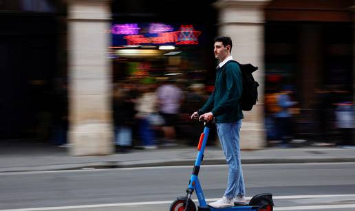 Pariz nema ljubavi za električne romobile:  Idu na referendum, odlučuju o potpunoj zabrani