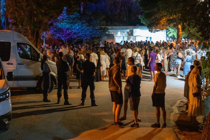 Zaton: Zatonsko ljeto,  koncert Maje  Suput