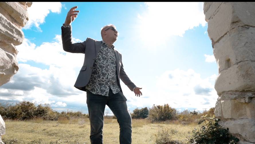 VIDEO Stipe Štrkalj debitira s emotivnom baladom 'Sanjaj' koja donosi vjeru u bolje sutra