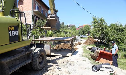 Radnika je zatrpala zemlja na gradilištu, prevezli ga u bolnicu