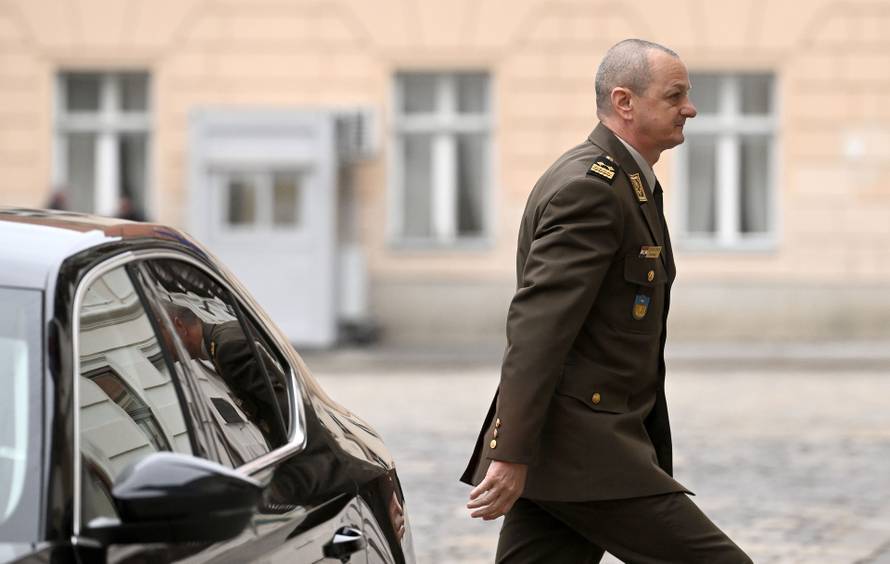 Zagreb: Dolazak na sjednicu Vijeća za nacionalnu sigurnost i Vijeća za obranu