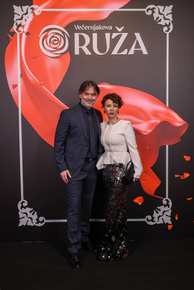 Zagreb: Uzvanici na dodjelu medijske nagrade "Večernjakova ruža" u Hrvatskom narodnom kazalištu