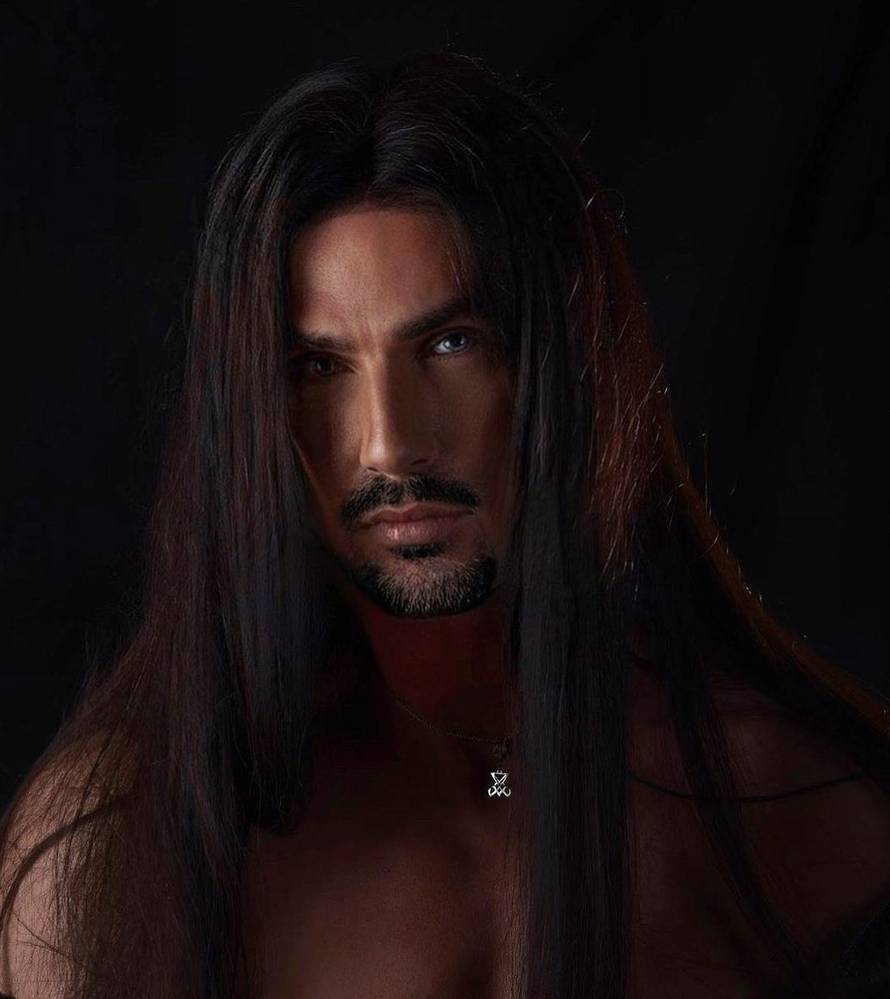 Ciboci pozirao poput Lucifera: 'Valjda za sve postoji prvi put'