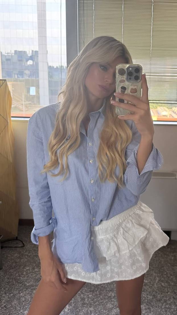 FOTO Nestala je s terena, otišla u reality pa postala model u tangicama. Sad se vraća tenisu