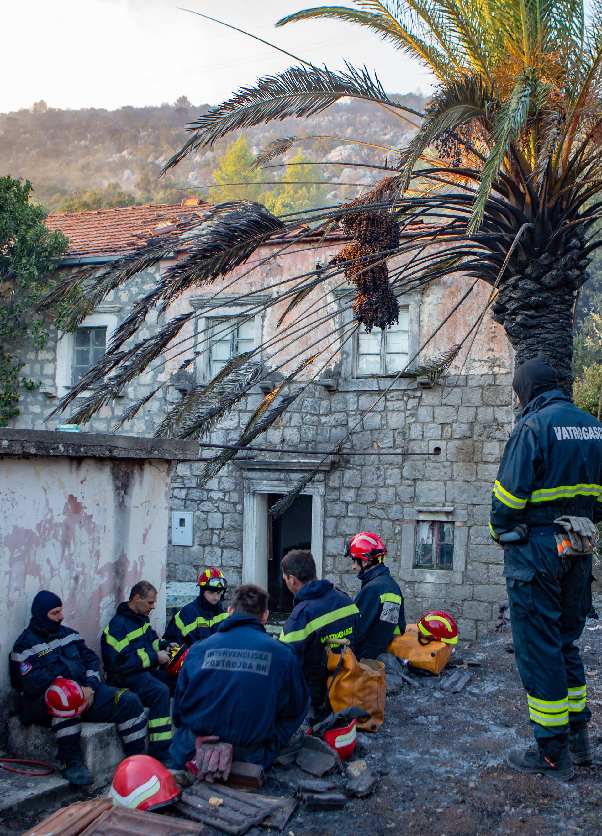 'Prvo je planuo krov kuće, a onda je u trenu sve izgorjelo'