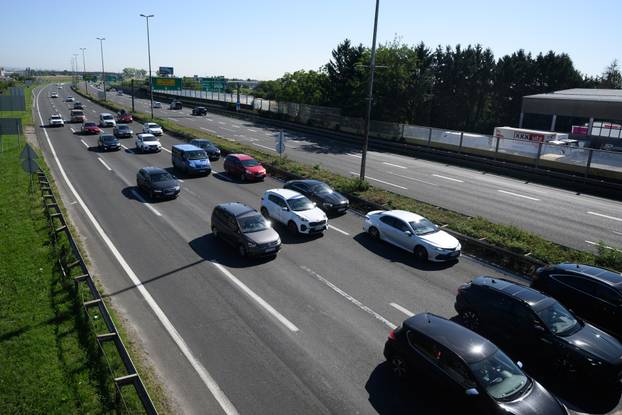 Zagreb: Pojačan promet u smjeru prema moru ispred NP Lučko