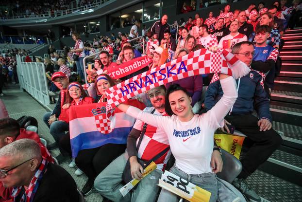 Zagreb: Navijači na susretu Hrvatske i Slovenije na IHF Svjetskom rukometnom prvenstvu 2025.
