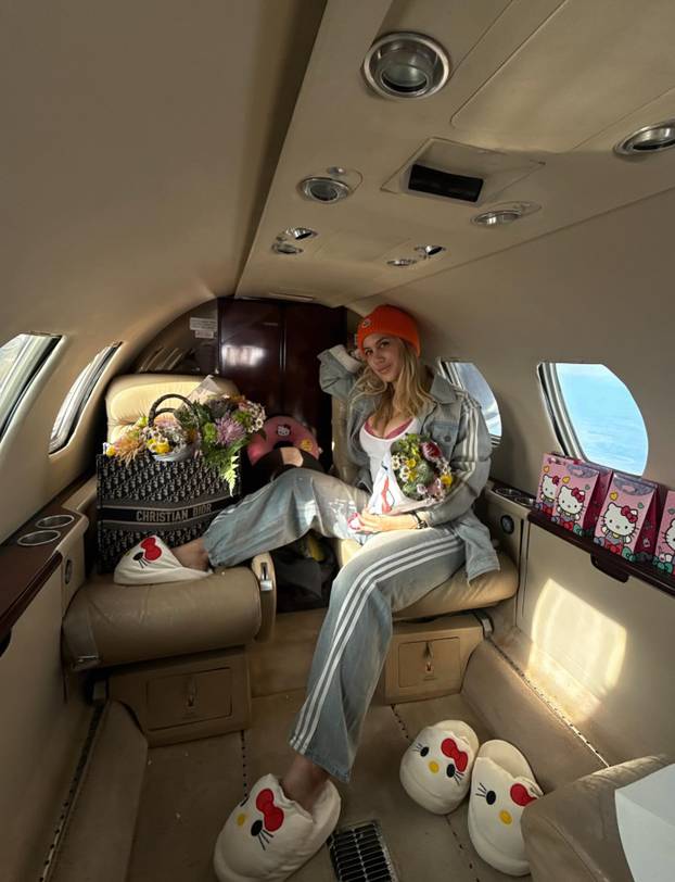 FOTO Godina nova, a Wanda po starom. Tange, bujni dekolte i novi partner: 'Prava ljubav...'