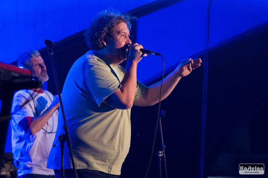 Vitasović je studenticu pozvao na stage pa su skupa zapjevali