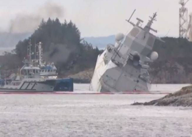 Fijasko vježba: Tanker udario u vojni brod i umalo ga je potopio