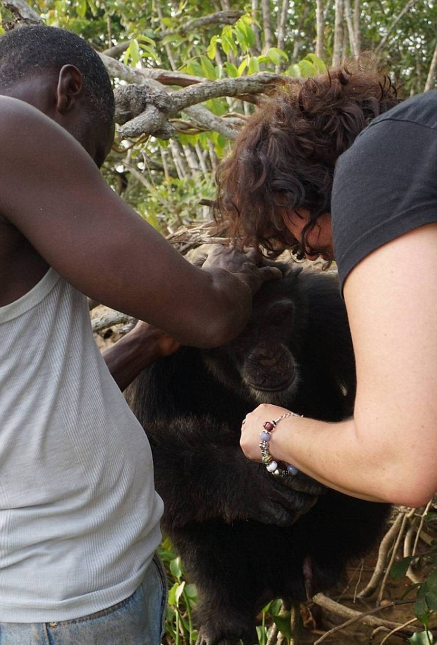 'Zagrli me molim te, treba mi prijatelj. Dosta mi je samoće'