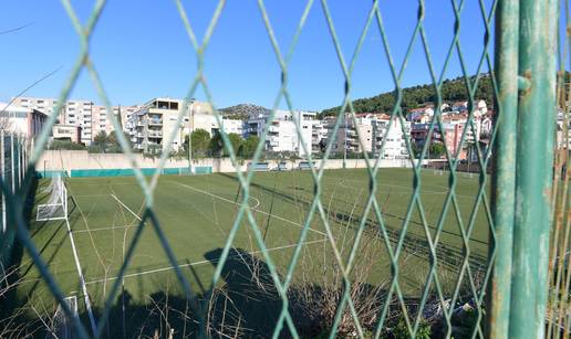 Krah slavnog kluba: &Scaron;ibenik je mjesecima u blokadi, prijeti mu ga&scaron;enje. Igra&ccaron;e skupljaju s ulice