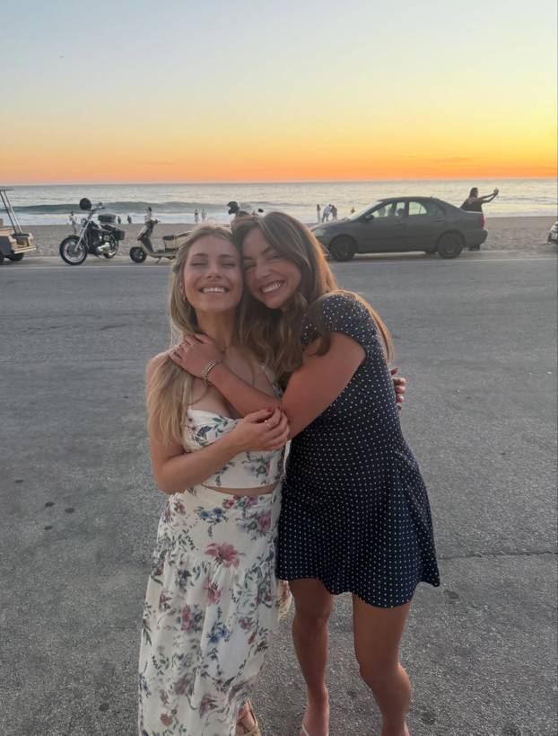 FOTO Becca Moore izazvala kaos na internetu: Iako vodi podcast, svi lude zbog njezinih fotki