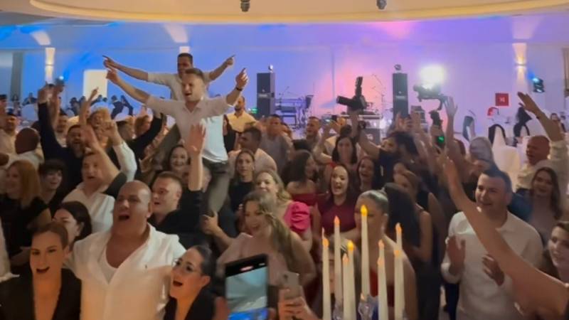 Svadba u Imotskom postala je hit! Violonistica oduševila sve izvedbom Thompsonove pjesme 21 dizajn bez naslova 18.png