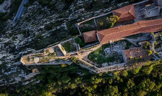 FOTO Ovakvu ju sigurno još niste vidjeli: Pogledajte kako tvrđava Klis izgleda iz zraka