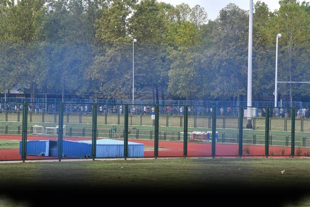 Zagreb: Stotine navijača satima strpljivo čekaju u redu kako bi nabavili ulaznice za utakmicu između Dinama i Chelseaja 