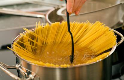 Vodu u kojoj se kuha tjestenina nemojte baciti - vrlo je korisna