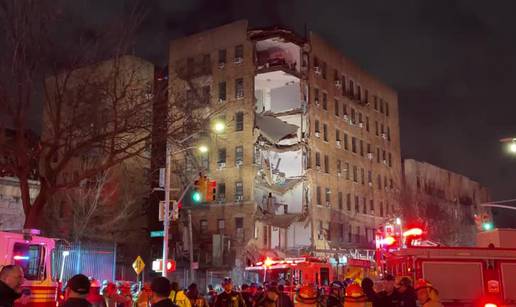 VIDEO  Šok u New Yorku: Urušio se dio zgrade od šest katova. Kroz ruševine tražili preživjele