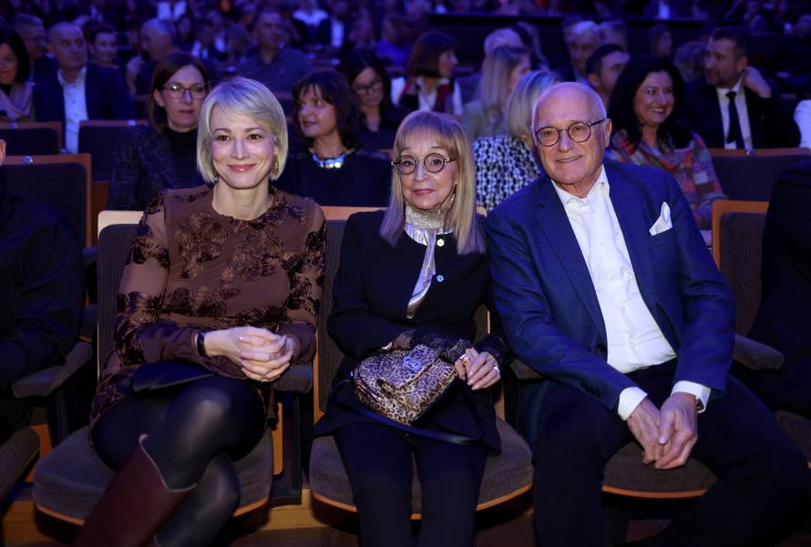 Zagreb: Božićni gala koncert Croatia osiguranja "Croatia povezana pjesmom" u KD Lisinski