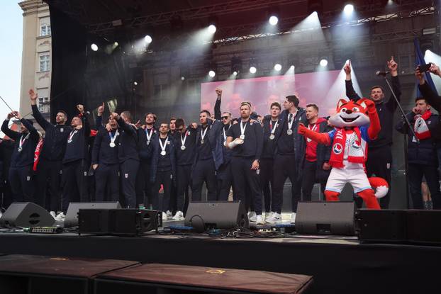 Zagreb: Hrvatska rukometna reprezentacija stigla na svečani doček na Trgu bana Josipa Jelačića