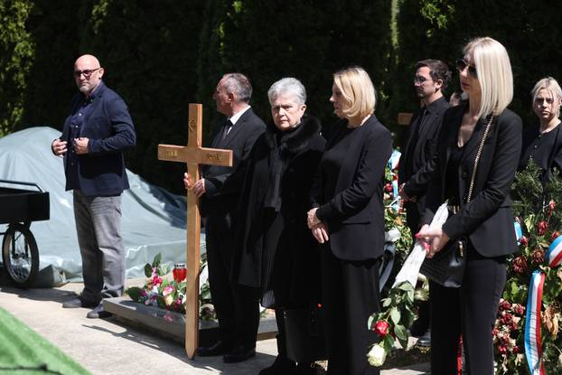 Vukovar: Sahrane nedavno identificiranih branitelja pronađenih na Petrovačkoj doli kod Vukovara