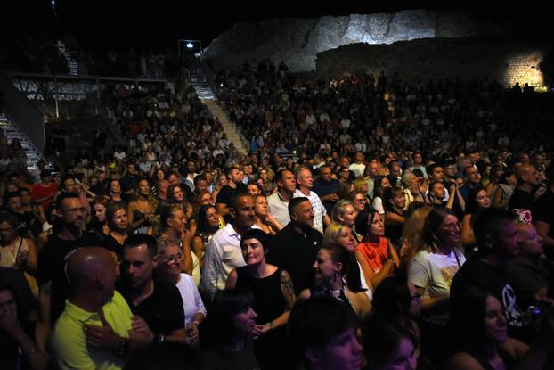 Pula: Bajaga opet oduševio publiku u Puli