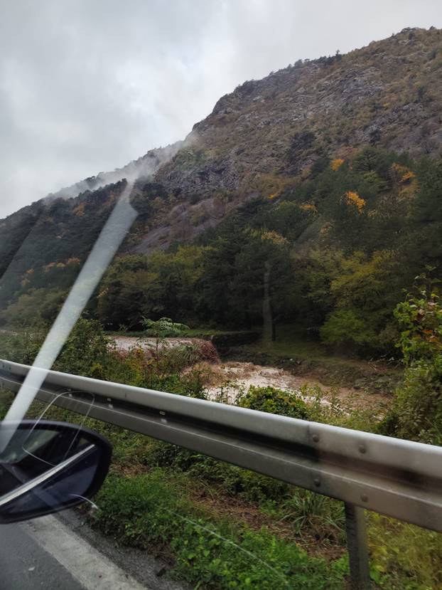 FOTO Jako nevrijeme poharalo Senj: 'Vjetar je sve nosio'
