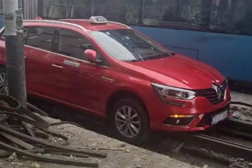 Zagreb: Autom zapeo u tra&ccaron;nicama