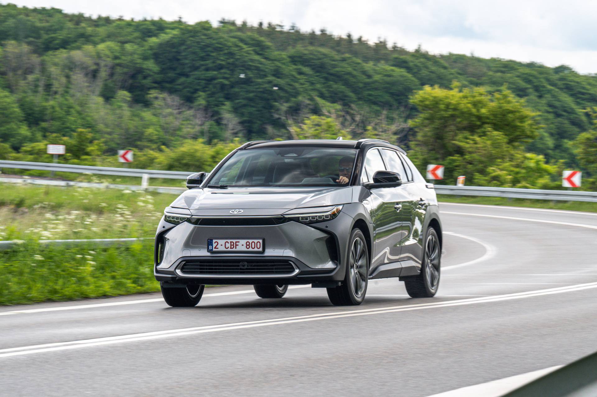 Vozili smo prvu električnu Toyotu: Nudi obilje prostora i najbolje terenske sposobnosti