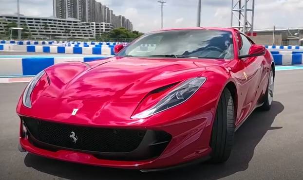 FOTO Mijenja ime na dresu, ali i aute, kao čarape! Pogledajte impresivnu Haalandovu garažu