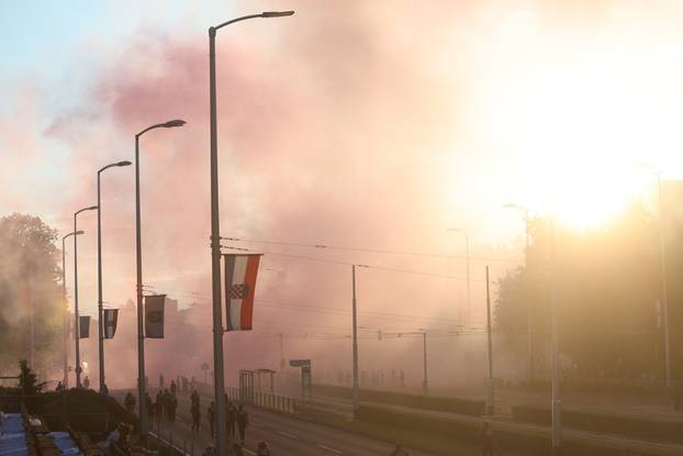 Zagreb: Vojni mimohod završio uz veličanstveni pirotehnički šou 